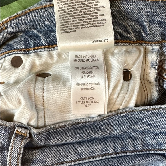 Agolde Riley Distressed Jeans - Picture 7 of 7